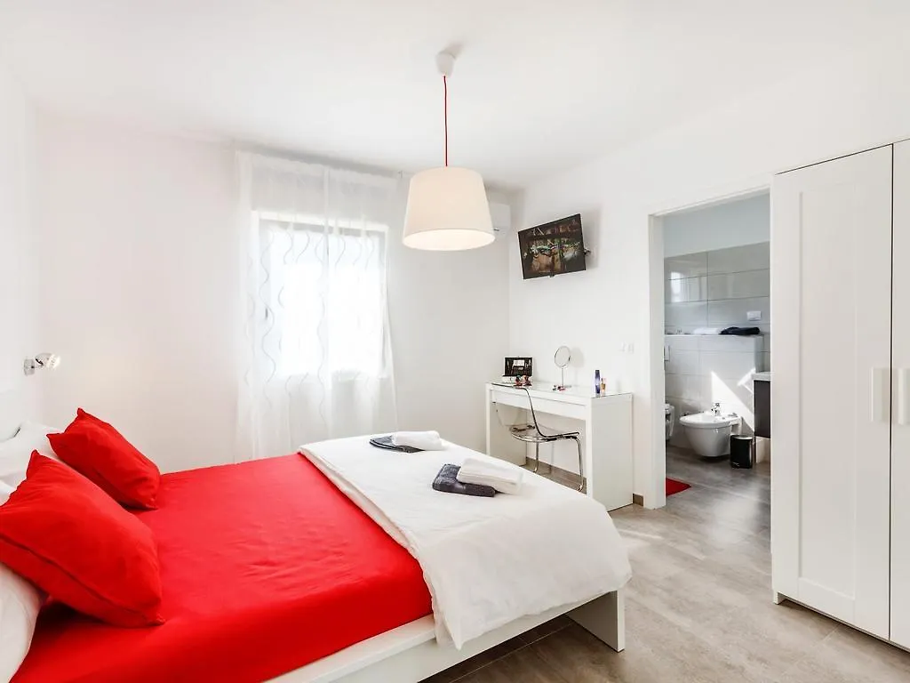 Elegant Villa With Swimming Pool In Pula Near Sea 0*,  Croatia