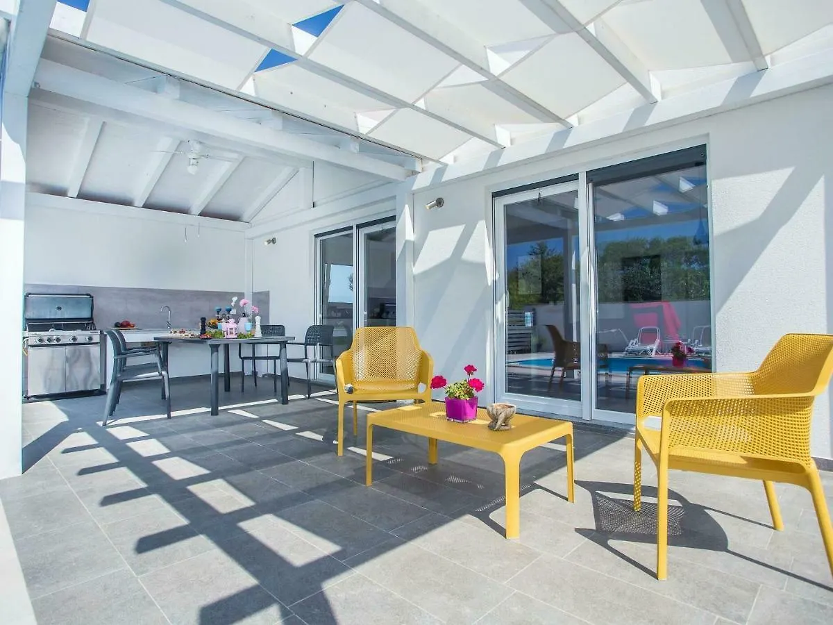 Elegant Villa With Swimming Pool In Pula Near Sea Croatia
