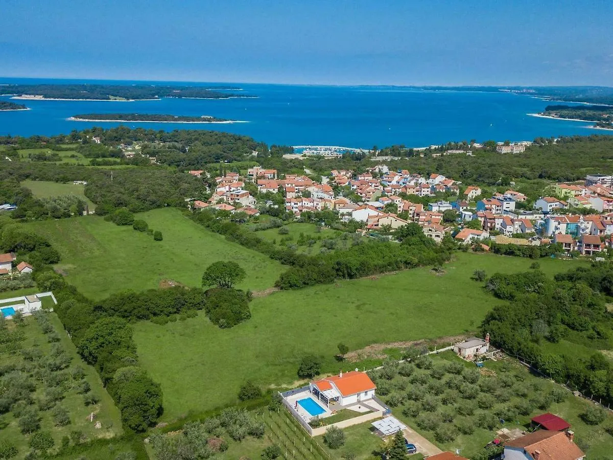 Elegant Villa With Swimming Pool In Pula Near Sea Croatia