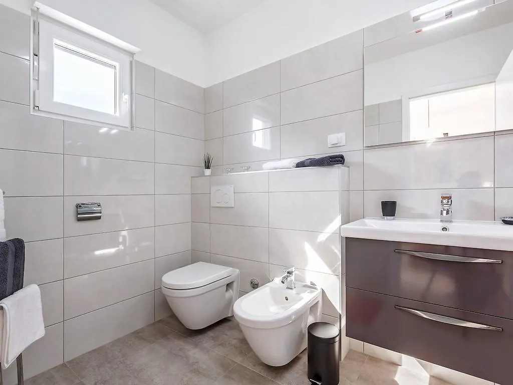 Elegant Villa With Swimming Pool In Pula Near Sea 0*,