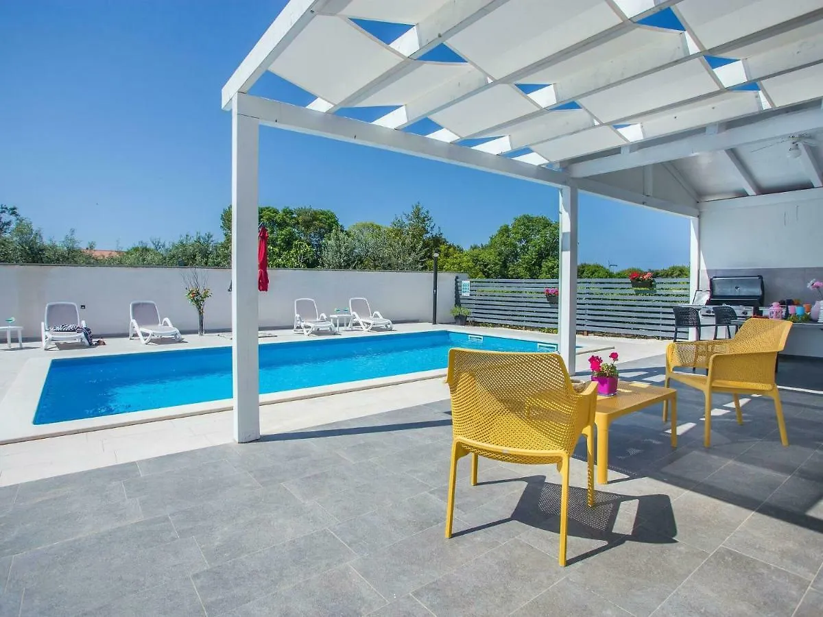 Elegant Villa With Swimming Pool In Pula Near Sea 0*,  Croatia