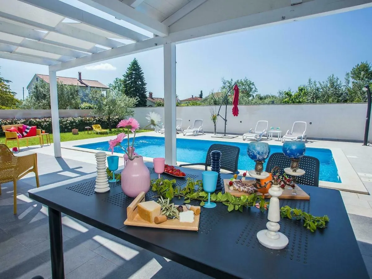 Elegant Villa With Swimming Pool In Pula Near Sea Croatia